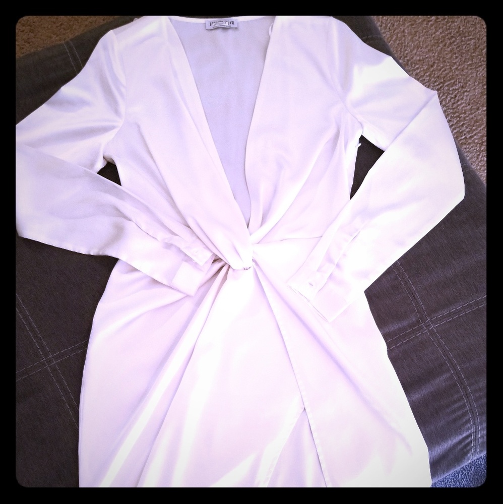 Long sleeve silk fabric mini dress with split